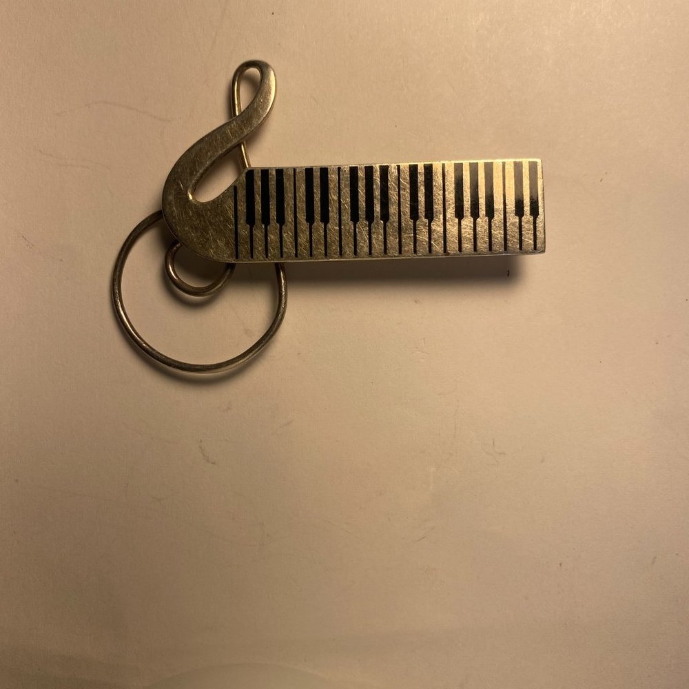 Sterling Silver Brooch, Musical design